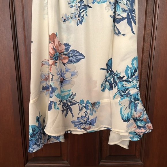 Charming Charlie Floral Camisole - Picture 5 of 9